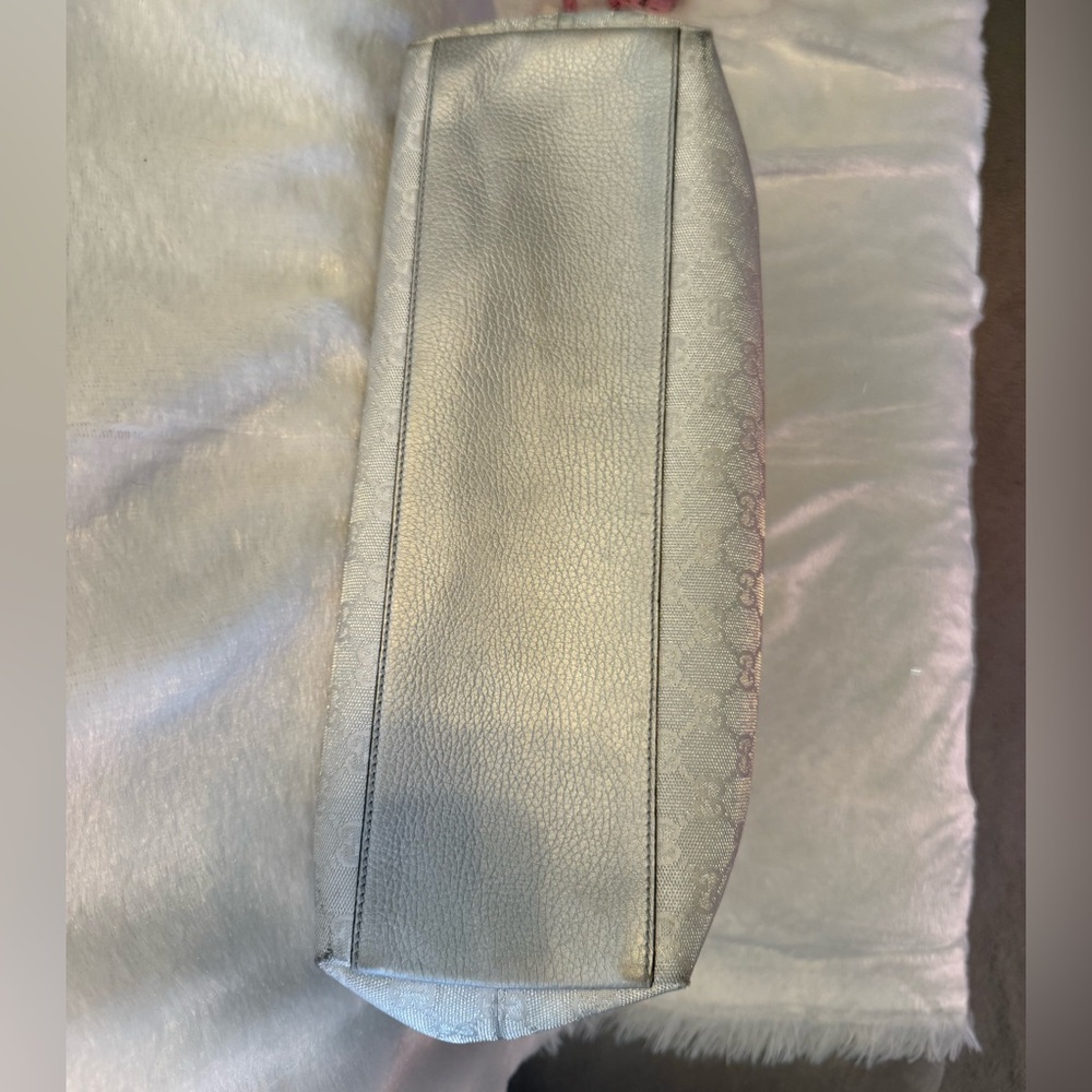 ✨Authentic ✨ Gucci Shimmering Silver Tote Bag - Picture 10 of 16